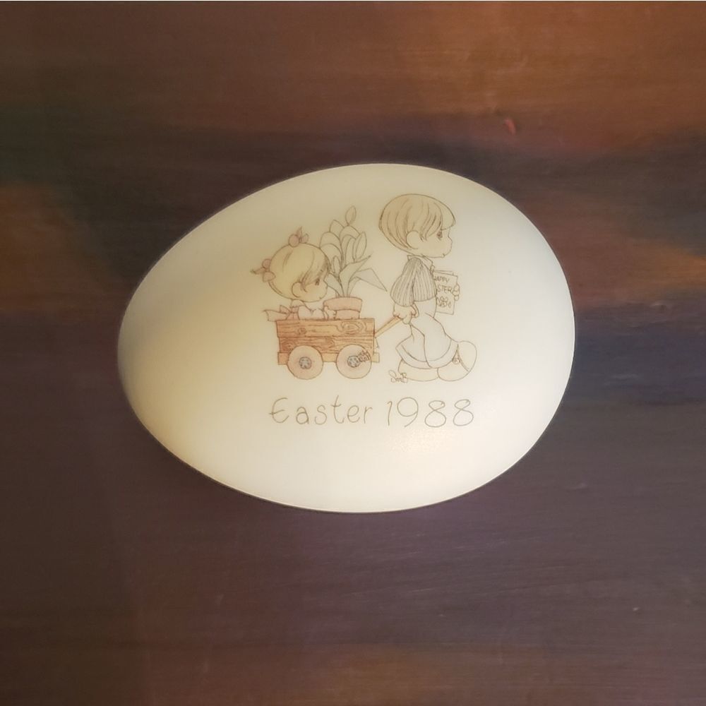 Enesco Precious Moments Easter 1988 Porcelain Egg